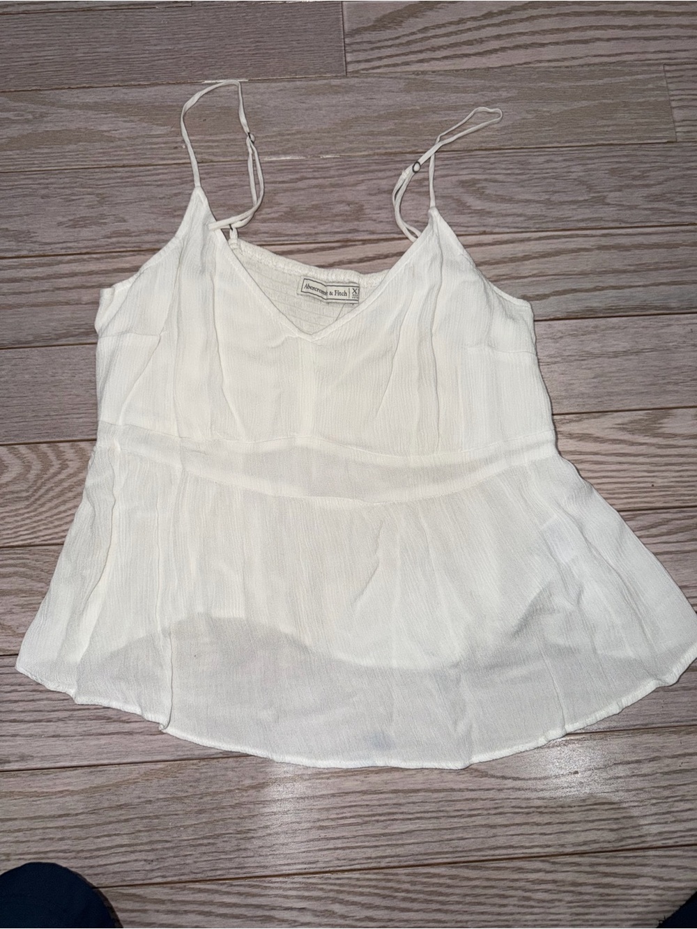Abercrombie Lush White V-Neck Spaghetti Strap Top - cropped